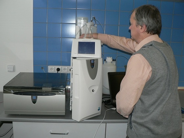 Iontový chromatograf DIONEX ICS - 2100